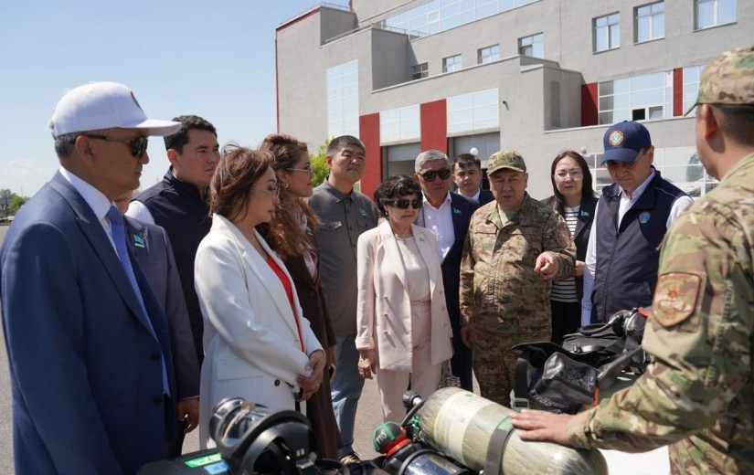 Депутаттар елордадағы өрт сөндіру бөлімдерін аралады