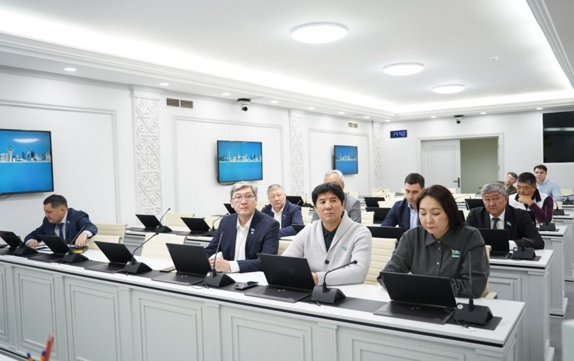 Мәслихатта заңдылық, құқық тәртібі және қоғаммен жұмыс мәселелері бойынша тұрақты комиссияның отырысы өтті