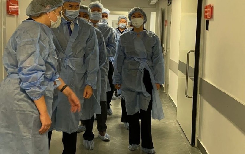 Депутаты маслихата Астаны посетили городской больницы №3, где после капитального ремонта возобновил работу хирургический корпус