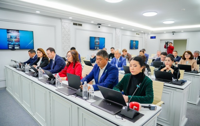 Астана қаласының мәслихатында Қазақстан Республикасының жаңа Конституциясының жобасы талқыланды