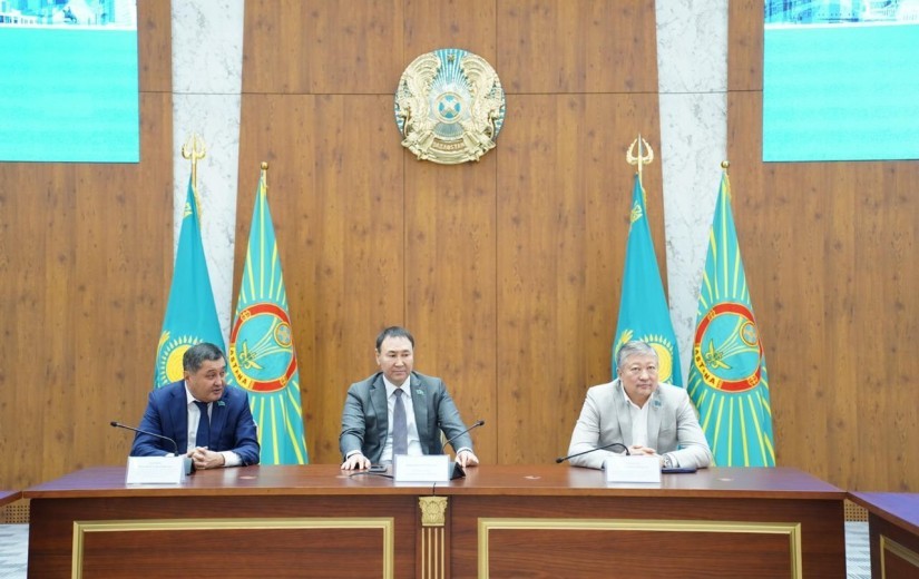 Встреча депутатов маслихата с магистрантами Академии государственного управления при Президенте РК