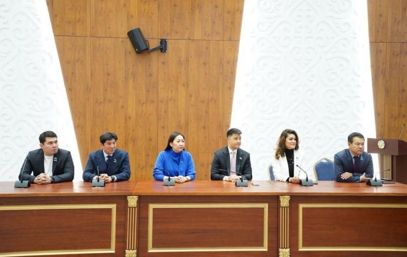 Встреча депутатов маслихата с магистрантами Академии государственного управления при Президенте РК