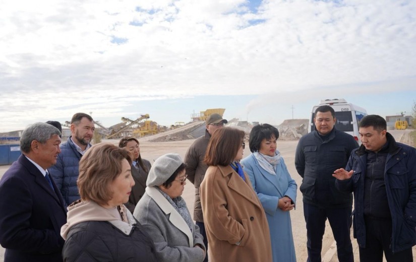 Депутаты из регионов и столицы посетили объекты сортировки и переработки отходов в Астане