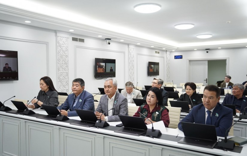 Мәслихаттың заңдылық, құқықтық тәртіп және жұртшылықпен жұмыс мәселелері жөніндегі тұрақты комиссиясының отырысы