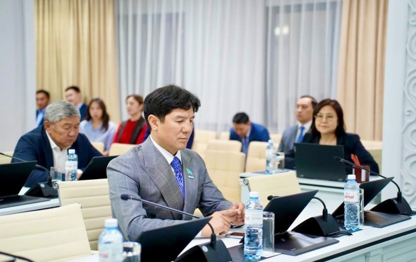 Мәслихатта Жұмыспен қамту және әлеуметтік қорғау басқармасының есебі қаралды
