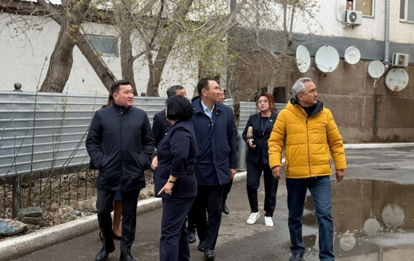 Елорда мәслихатының депутаттары  білім беру нысандарына барды