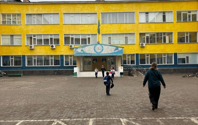 AMANAT партиясының елордалық филиалының өкілдерімен бірлесіп, №27 мектепте салынып жатқан қосымша ғимараттың құрылысымен танысты.