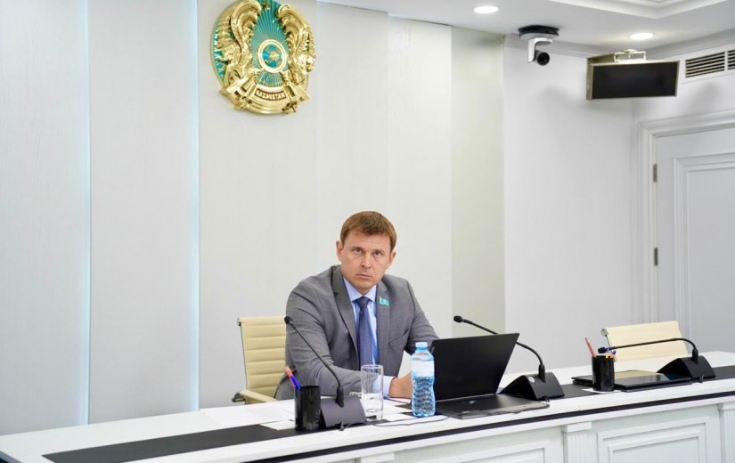 Мәслихат шешімдерінің жобаларын қарау мәселесі жөніндегі тұрақты комиссияның отырысы