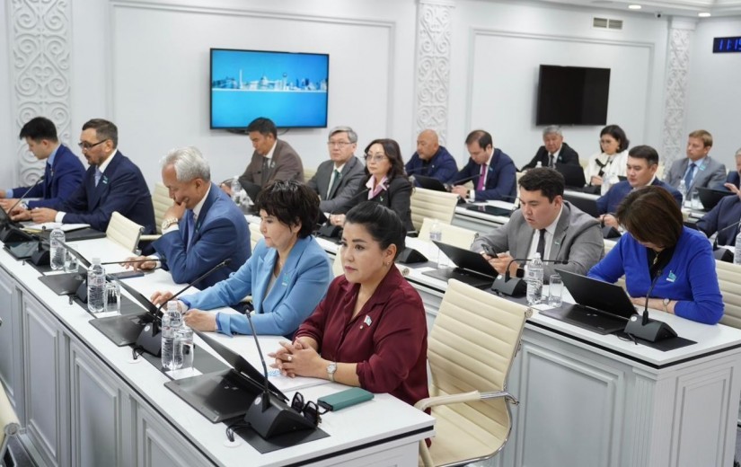 Мәслихаттың салық салу, қолжетімді ортаны қамтамасыз ету және әлеуметтік маңызы бар жобалар мәселелері жөніндегі кезектен тыс сессиясы туралы