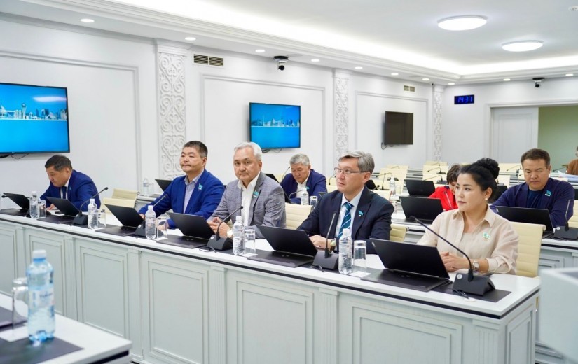 Жер учаскелерін иеліктен шығару мәселесі жөніндегі тұрақты комиссияның отырысы