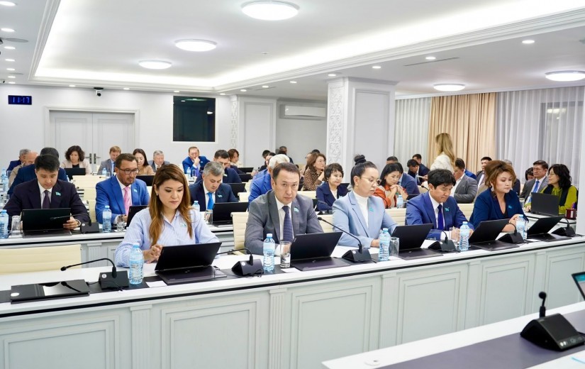 Мәслихаттың астана бюджетін нақтылау жөніндегі кезектен тыс сессиясы