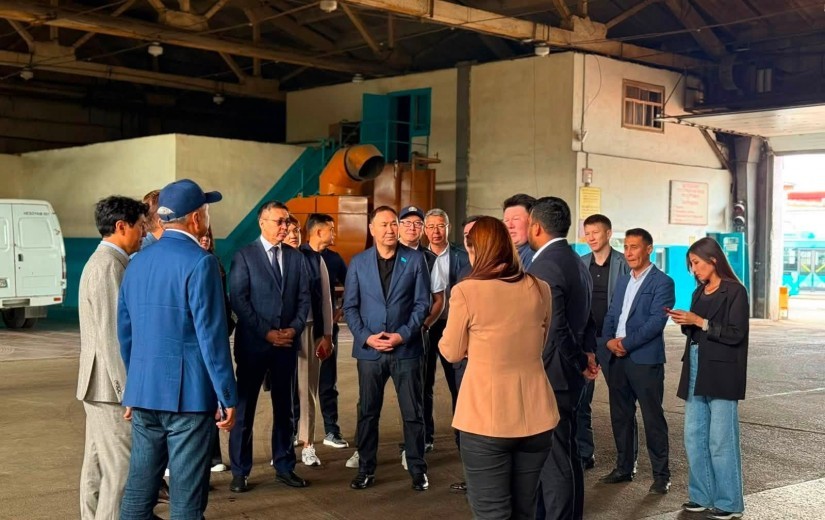 Елорда мәслихатының депутаттары «№1 автобус паркі» АҚ базасында көшпелі кеңес өткізді