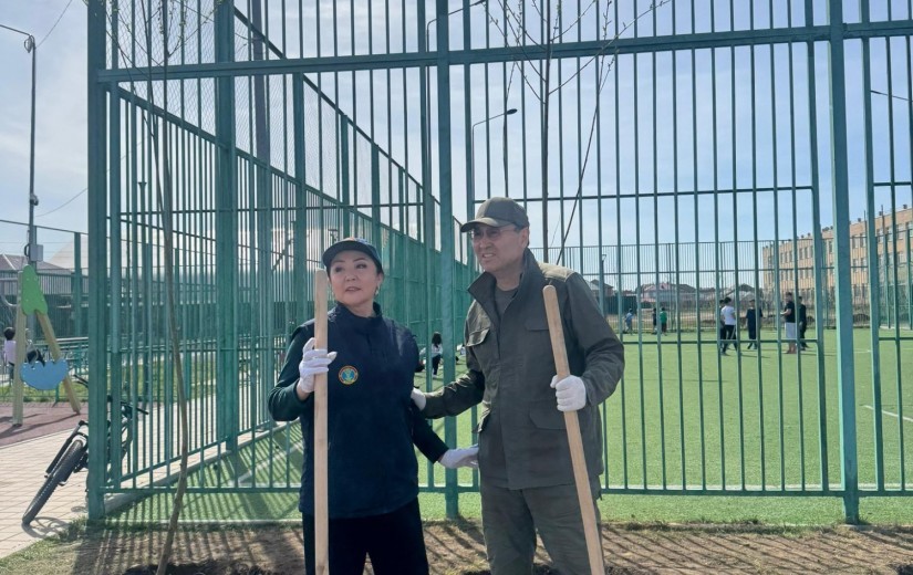 Мәслихат депутаттары «Үркер» тұрғын алабында сенбілік өткізді