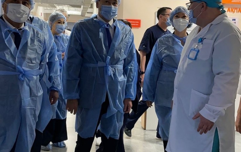 Депутаты маслихата Астаны посетили городской больницы №3, где после капитального ремонта возобновил работу хирургический корпус