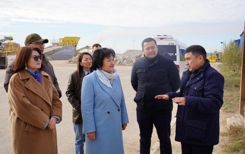 Депутаты из регионов и столицы посетили объекты сортировки и переработки отходов в Астане