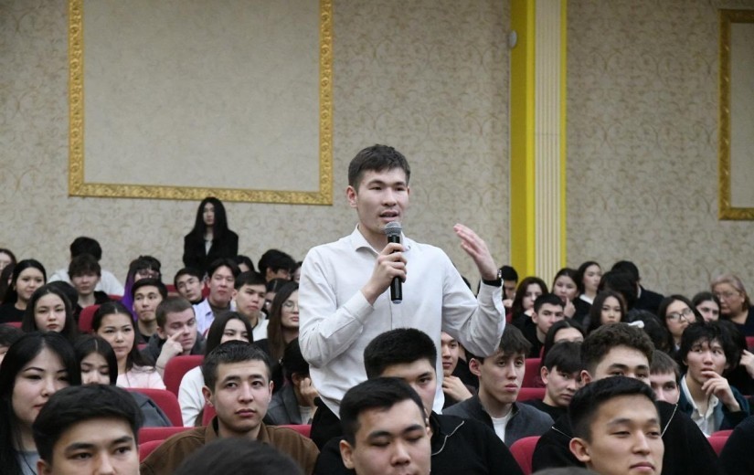 «Әділетті және прогрессивті Қазақстанның Халықтық Конституциясы үшін» жалпыұлттық коалициясының қалалық штабының өкілдері «Тұран–Астана» университетінің оқытушылары мен студенттерімен кездесті