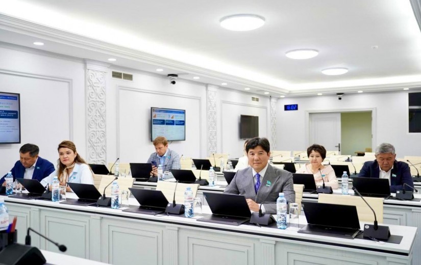 Мәслихатта Жұмыспен қамту және әлеуметтік қорғау басқармасының есебі қаралды