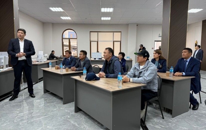 Мәслихат депутаттары ЖҚҰО арнайы көліктері мен автотұрақ жүйесінің жұмысымен танысты